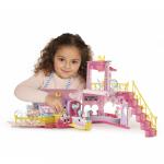 Restaurant cu efecte luminoase si sonore, 2 figurine articulate (Minnie si Daisy) si 30 accesorii