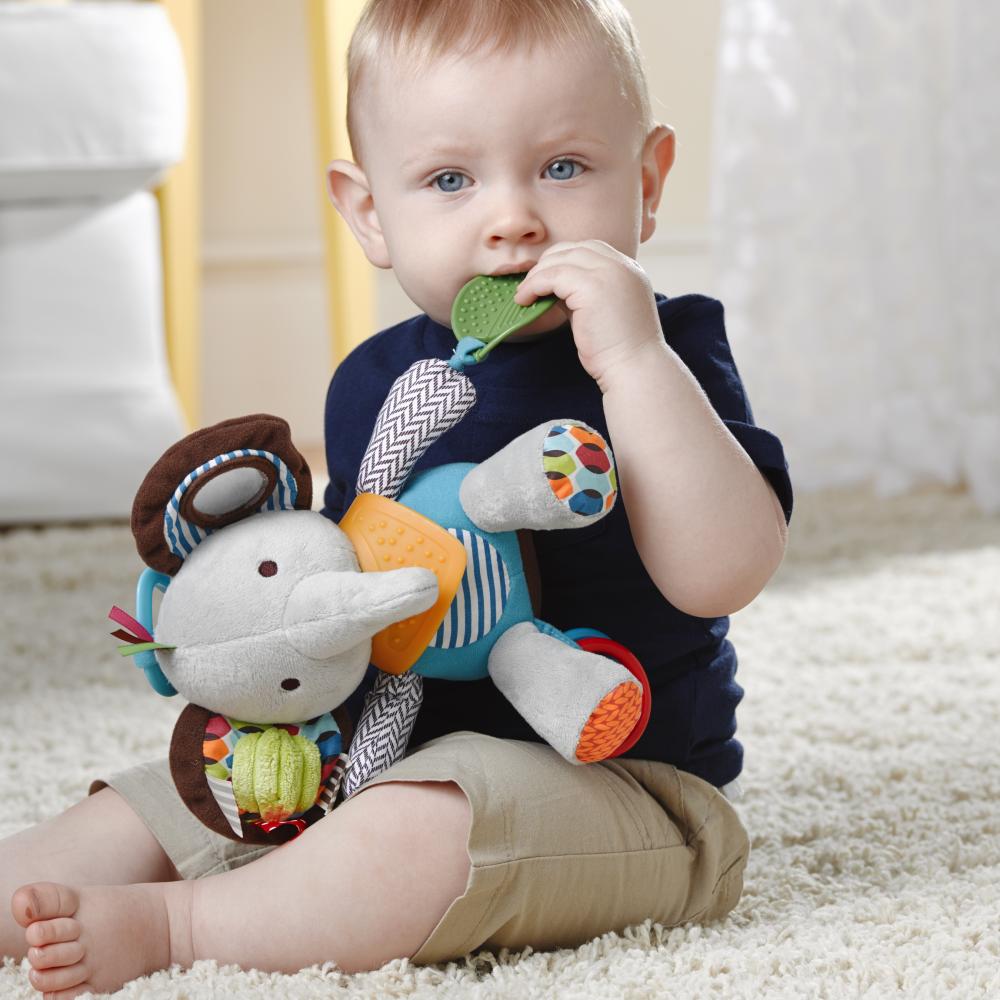 Jucarie de activitati Elefant Bandana Buddies Skip Hop Accesorii imagine noua responsabilitatesociala.ro