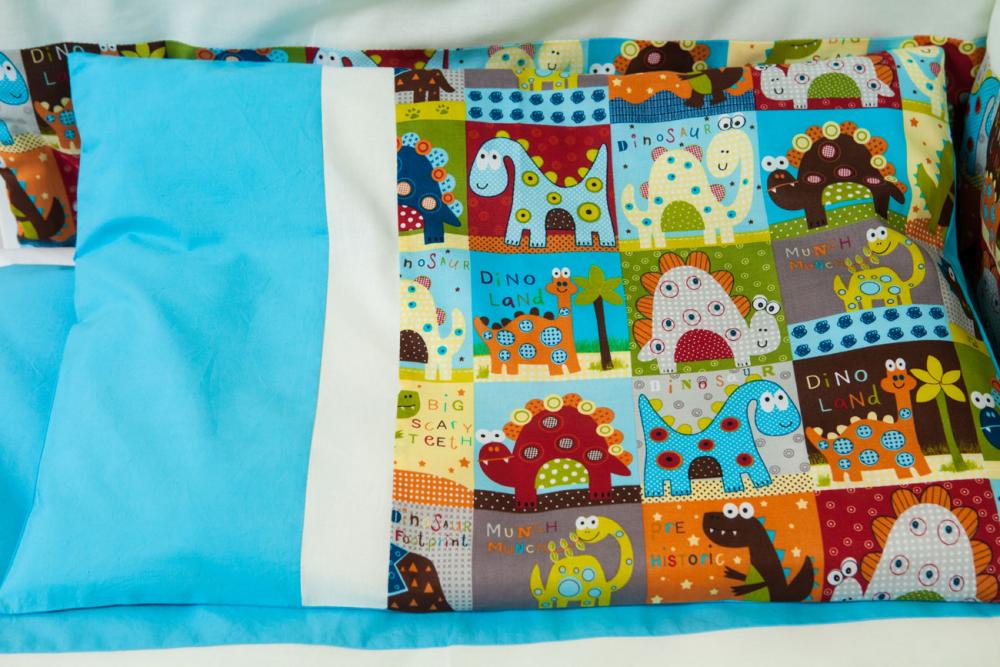 Lenjerie patut bebe cu turcoaz 5 piese dinozauri 70 x 140 cm
