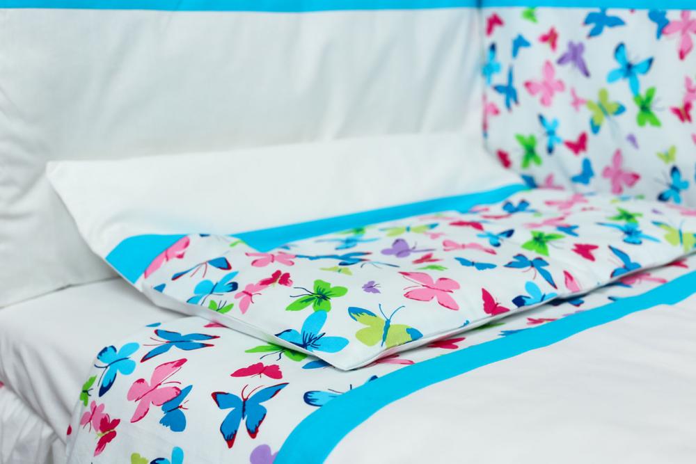Lenjerie patut bebe 4 piese fluturasi cu turcoaz 60 x 120 cm