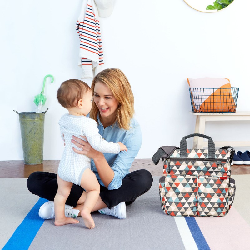 Geanta skip hop pentru scutece duo signature triangles