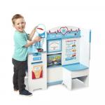 Centru de joaca din lemn La Doctor Melissa & Doug