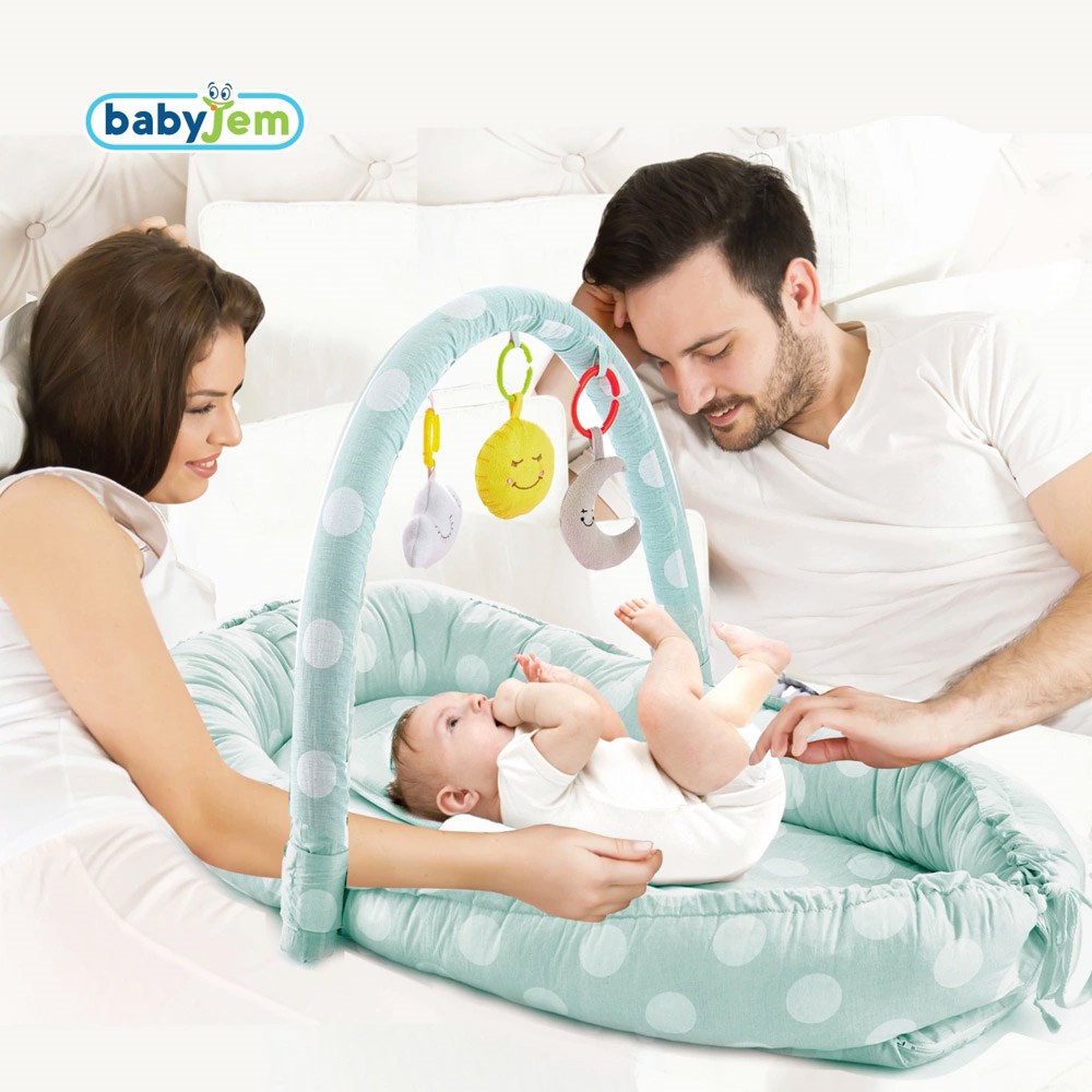 Salteluta Baby Nest cu bara jucarii Between parents Mint Dots