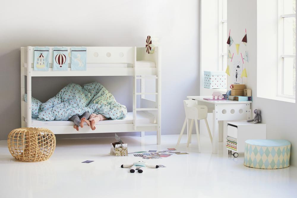 Paturi suprapuse albe cu picioare albe flexa white