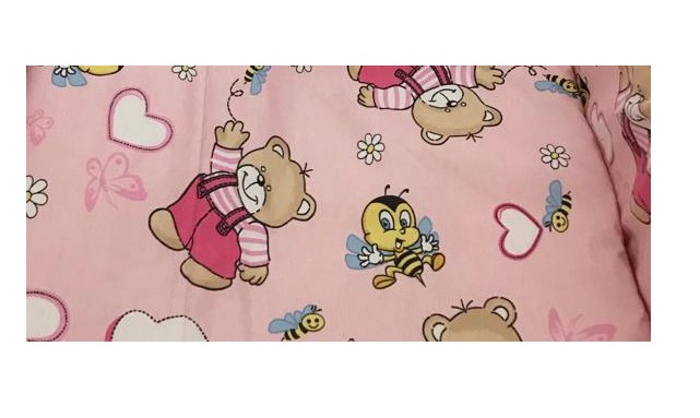 Paturica dubla de vara bebelusi DeLuxe 98×78 cm Ursi cu albine pe roz 98x78 imagine noua responsabilitatesociala.ro
