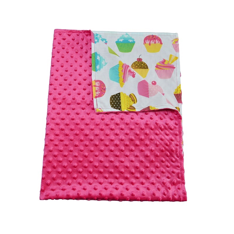 Paturica bebelusi Ingrids Fabrics bumbac plush minky dots Briose fucsia 75x95 cm