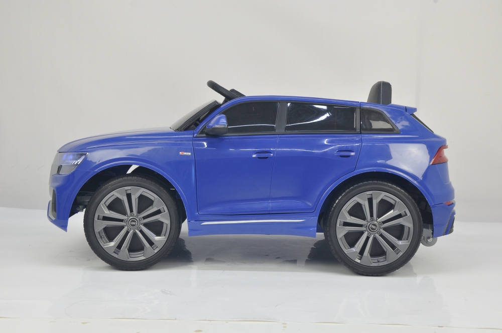 Masinuta electrica cu scaun de piele si roti din cauciuc EVA Audi Q8 Blue - 3