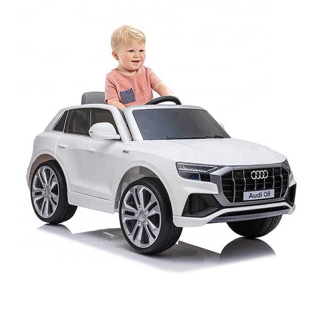 Masinuta electrica cu scaun de piele si roti din cauciuc EVA Audi Q8 White - 2