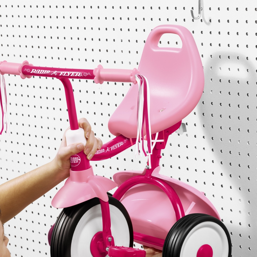 Tricicleta pentru copii Radio Flyer Fold 2 Go Pink pliabila, cu scaun reglabil in inaltime, in functie de varsta, roti silentioase, panglici decorative si compartiment pentru depozitare - 2 | YEO