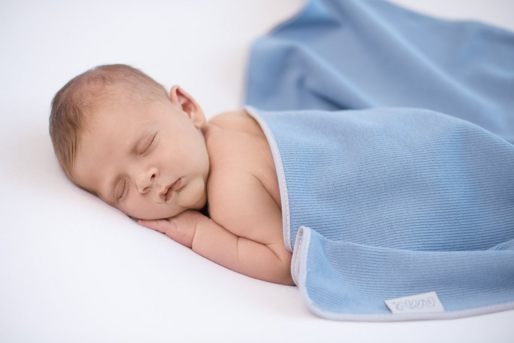 Paturica bebe tricotata bumbac 72 x 110cm Pure Blue 110cm imagine noua responsabilitatesociala.ro