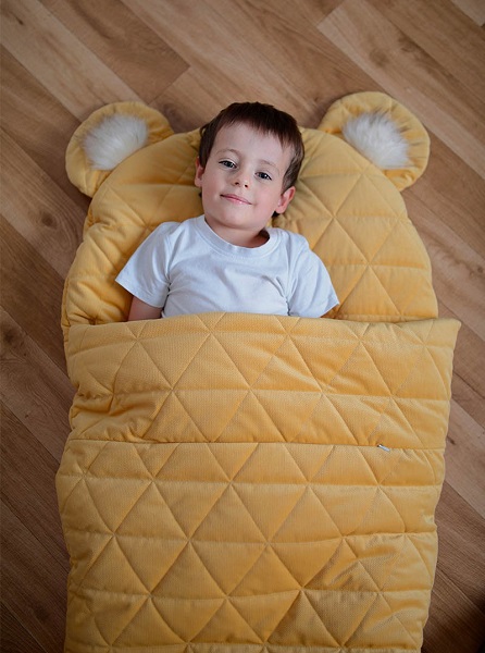Sac de dormit dream catcher transformabil in salteluta mustard 120x60cm