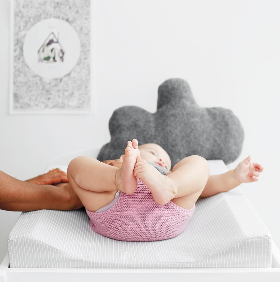 Saltea universala pentru masa de infasat gri love birds babydan