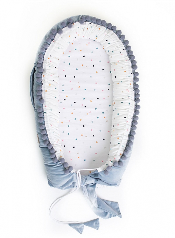 Baby nest multifunctional cu doua tipuri de material si broderie velvet jeans