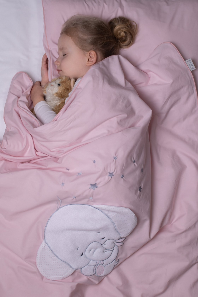 Set lenjerie din bumbac cu protectie laterala pentru pat bebelusi Elephant Pink 120 x 60 cm AMY
