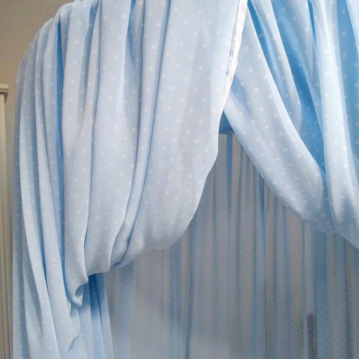 Baldachin de tavan bleu cu buline marunte diametru 75 cm Joli Bebe