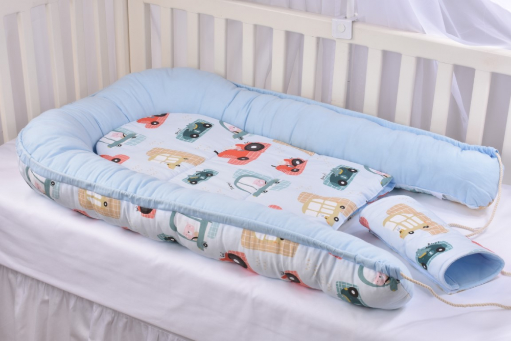 Set 4 piese babynest model masinute bleu cu paturica plus alb - 2 | YEO