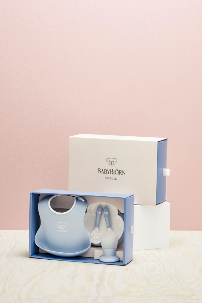 Set hranire farfurie, lingurita, furculita, pahar si bavetica pentru bebe Powder Blue - 2 | YEO