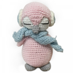 Pinguin tricotat pentru bebe roz
