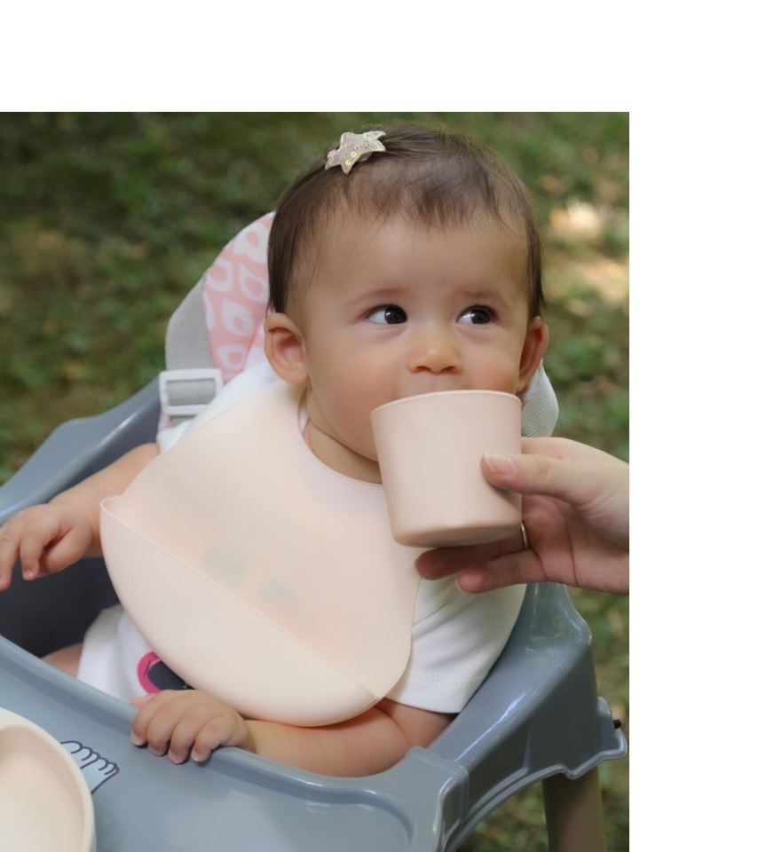 Baveta reglabila BabyJem din silicon Mini Ecru Alimentatie imagine noua responsabilitatesociala.ro