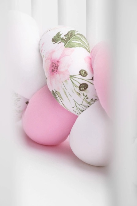 Aparatoare laterala pat bumper impletit bumbac alb – roz – flori 340X21 cm 340x21 imagine noua responsabilitatesociala.ro