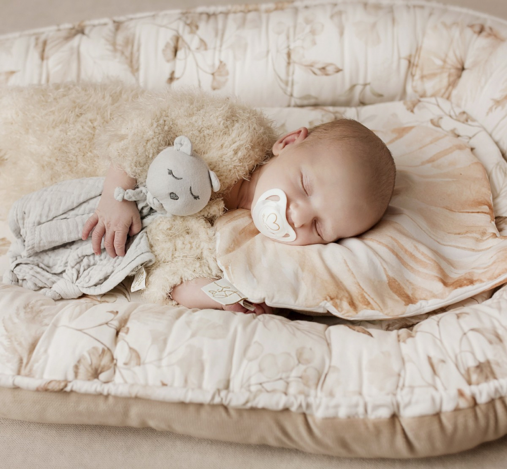 Suport de dormit Babynest Premium Bumbac si Catifea Eucalipt Soft Grey by BabySteps 70x35 cm - 2