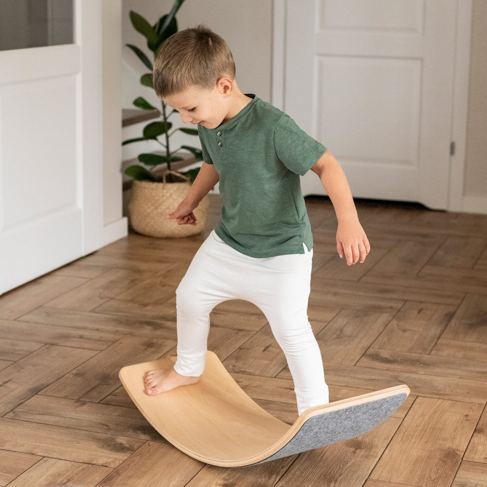 Placa de echilibru din lemn pentru copii cu fetru presat gri MeowBaby Balance board - 3