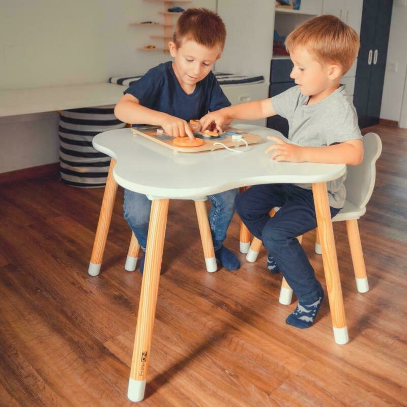 Set masuta si doua scaune FreeON pentru copii Bear din lemn cu marginile rotunjite alb alb imagine 2022 protejamcopilaria.ro