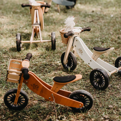 Tricicleta fara pedale transformabila Tiny Tot Coral 12 luni+ Kinderfeets Biciclete imagine 2022 protejamcopilaria.ro