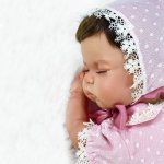Papusa Artizanala cu miros de vanilie Premium  Sandra nou-nascut care doarme 48 cm