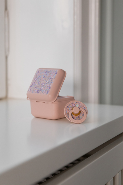 Cutie multifunctionala Bibs x Liberty pentru depozitare suzete Eloise Blush - 1 | YEO