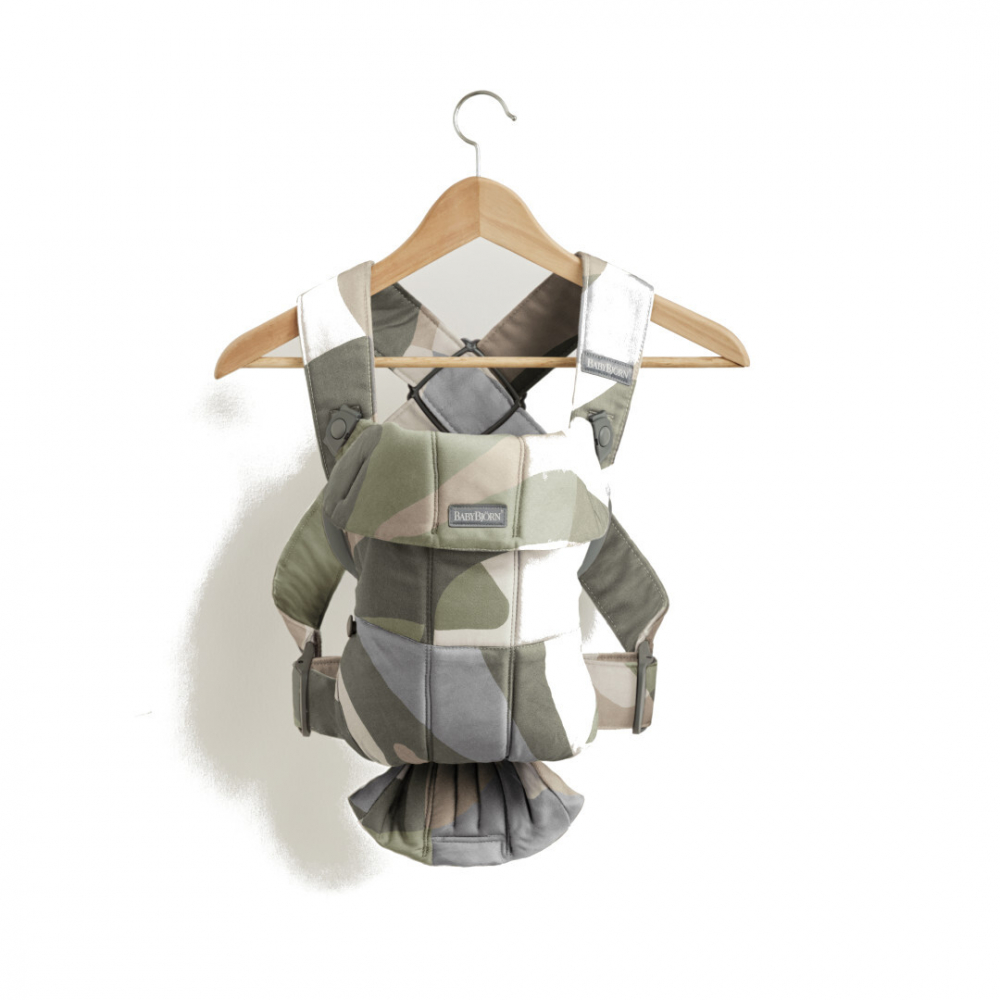 Poze Marsupiu anatomic BabyBjorn cu multiple pozitii de purtare Mini bumbac KhakiGreen nichiduta.ro 