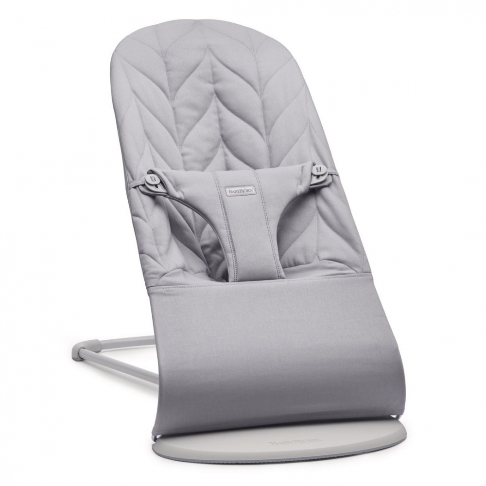 Balansoar BabyBjorn Bliss Light Grey din tesatura matlasata cu aspect delicat de petala