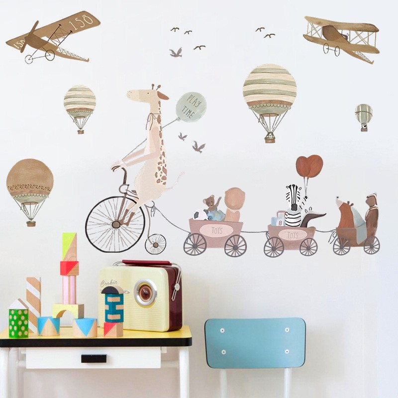 Sticker decorativ pentru copii autoadeziv Girafa pe bicicleta si prietenii 72x111 cm - 2