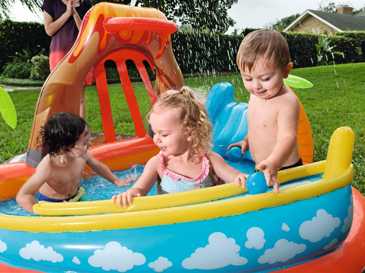 Poze Piscina gonflabila cu tobogan stropitori si cos Bestway nichiduta.ro 