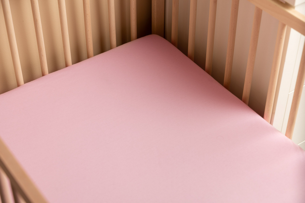 Cearsaf cu elastic din vascoza de bambus Sensillo 140x70 cm roz - 1