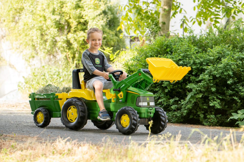 jocuri cu tiruri cu volan si remorca Tractor cu pedale, cupa si remorca