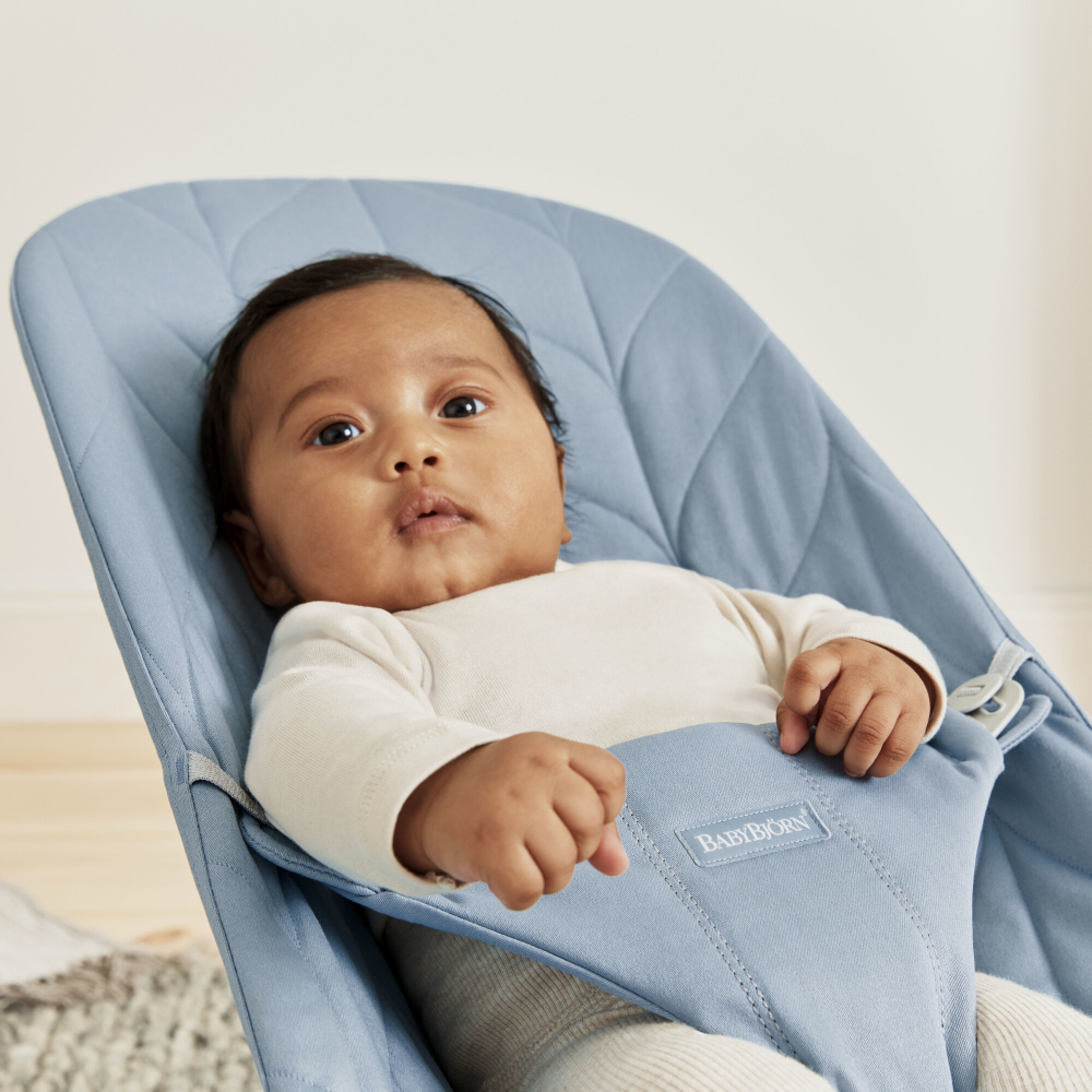 Balansoar Bliss BabyBjorn Blue cu aspect delicat de petala tesatura matlasata - 5