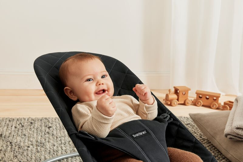 Balansoar Bliss BabyBjorn Black din tesatura matlasata cu aspect Clasic