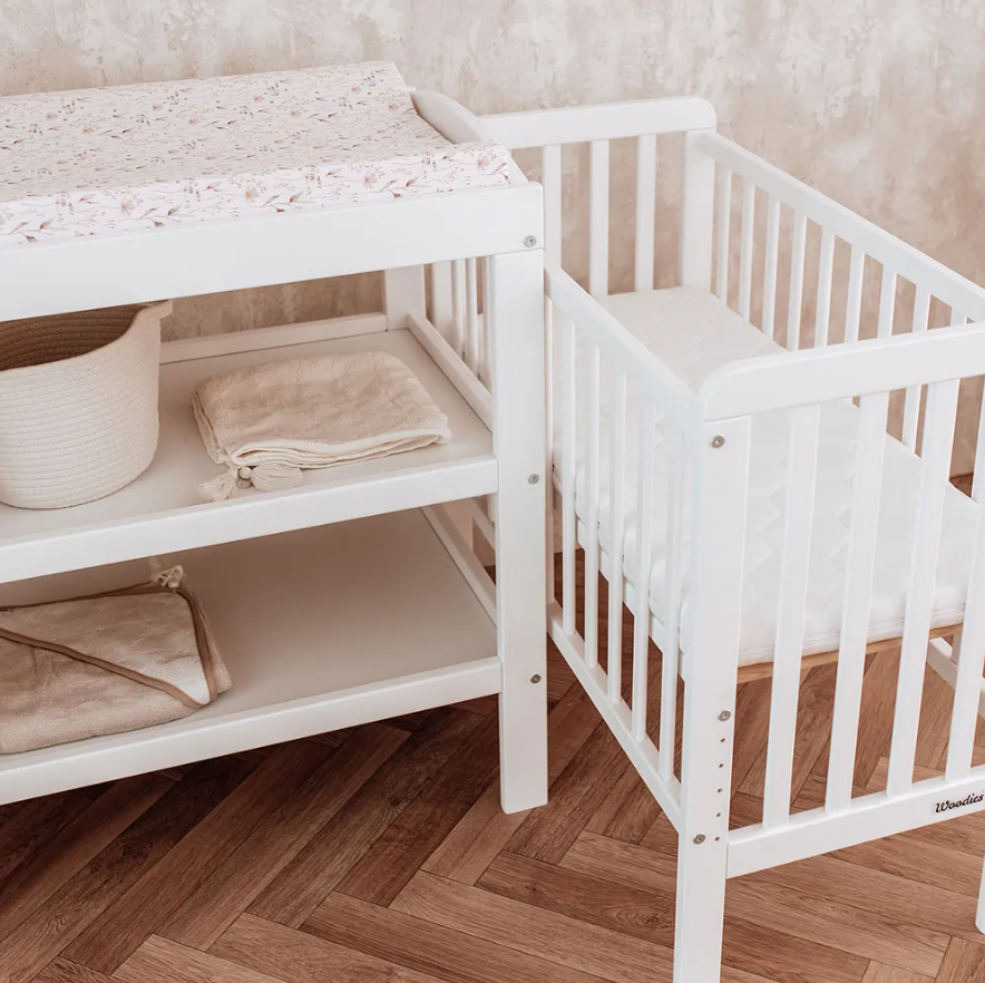 Patut bebe din lemn masiv cu inaltime reglabila bedside alb 90 x 40 cm