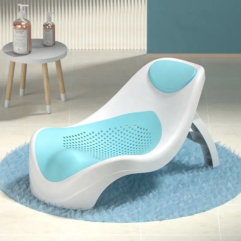 Suport de baie pentru copii, Little Mom, design ergonomic pliabil, prevazut cu Tetiera si suprafata texturata cu gauri de scurgere a apei, dimensiune 54 x 27.5 x 22 cm, Blue