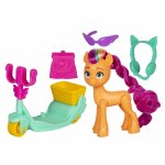 Set figurina My Little Pony pe scooter cu 4 accesorii
