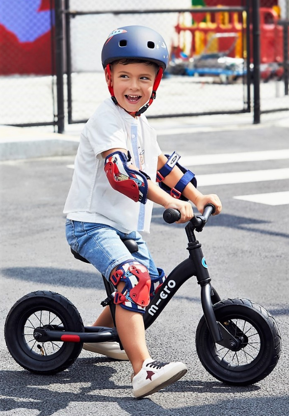 Bicicleta Micro Balance Bike Black cu sezut reglabil, cadru din aluminiu, greutate 4.5 kg, sustine 20 kg - 1 | YEO