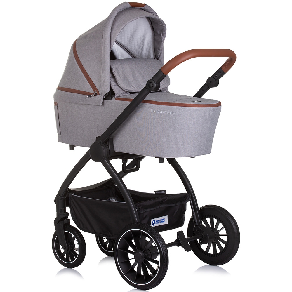 Carucior Chipolino Prestige 3 in 1 cloud grey cu suspensii, cadru din aluminiu, rucsac, husa picioare, greutate admisa 22 kg