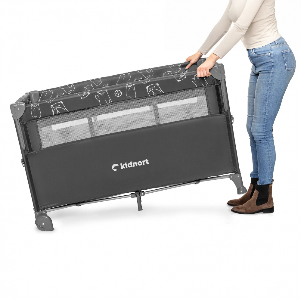 Patut de calatorie multifunctional 3 in 1 Naste Dark Grey cu laterala culisanta si 2 niveluri de inaltime, sistem atasare la patul parintilor, cu saltea si geanta de transport, dimensiune compacta, Intrare laterala, 9.3 kg - 7