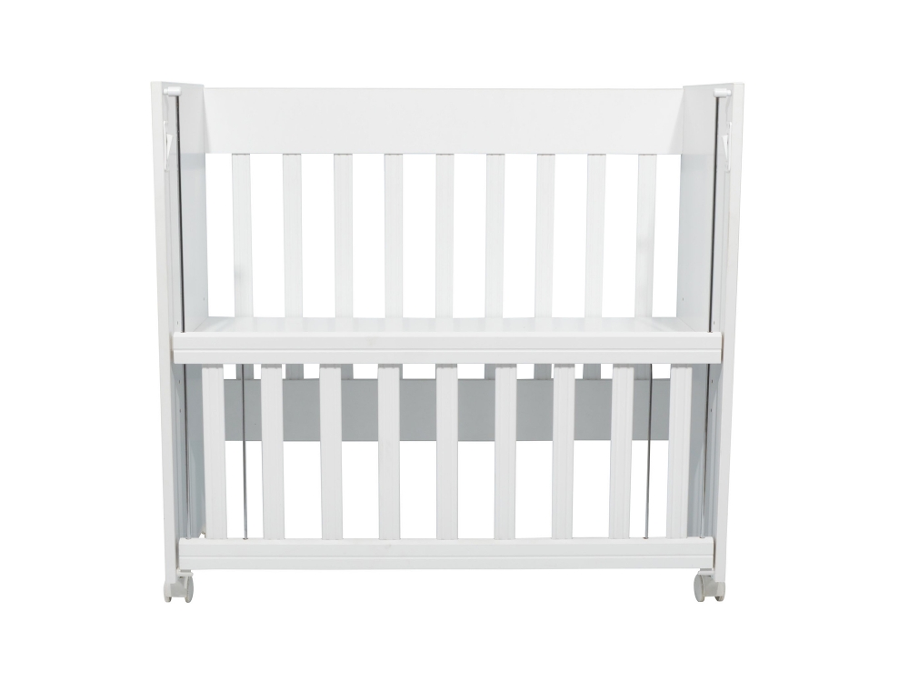 Set Patut din lemn cu somiera reglabila Nichiduta White Mini Cot cu laterala culisanta si roti 90x40 cm + Saltea spuma-cocos 7cm cu husa din tesatura cu Aloe Vera - 1