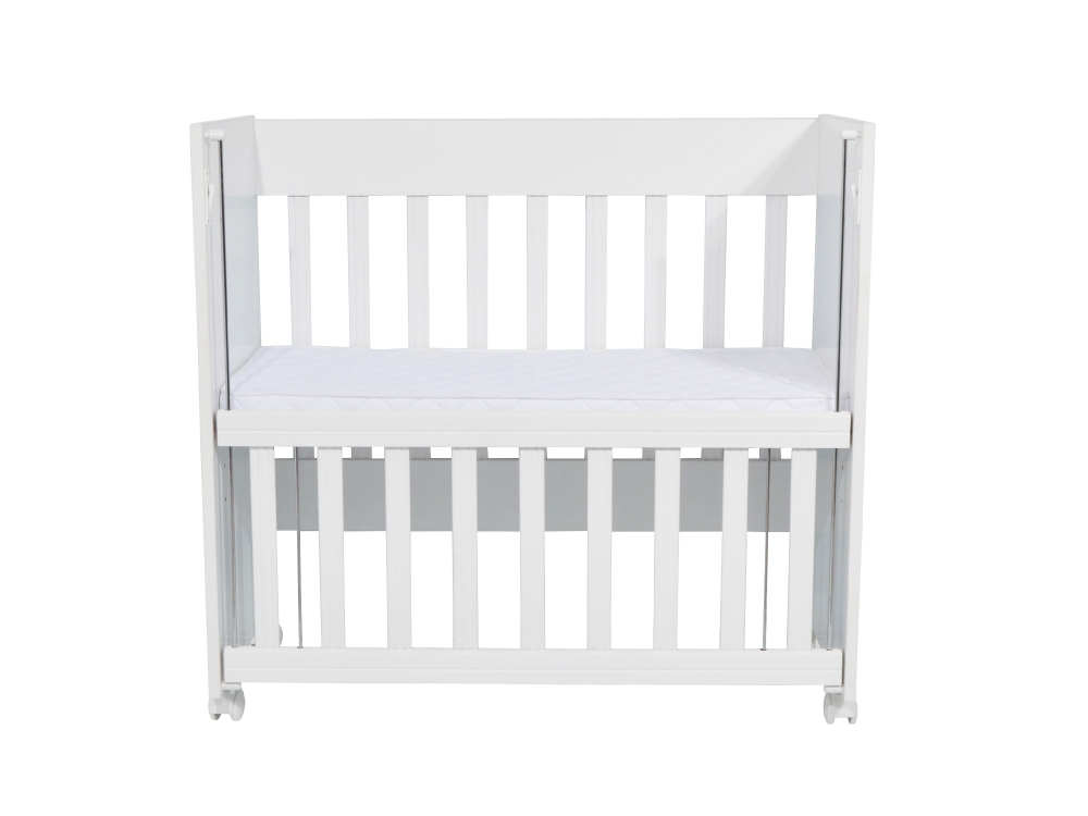 Set Patut din lemn cu somiera reglabila Nichiduta White Mini Cot cu laterala culisanta si roti 90x40 cm + Saltea spuma-cocos 7cm cu husa din tesatura cu Aloe Vera - 3