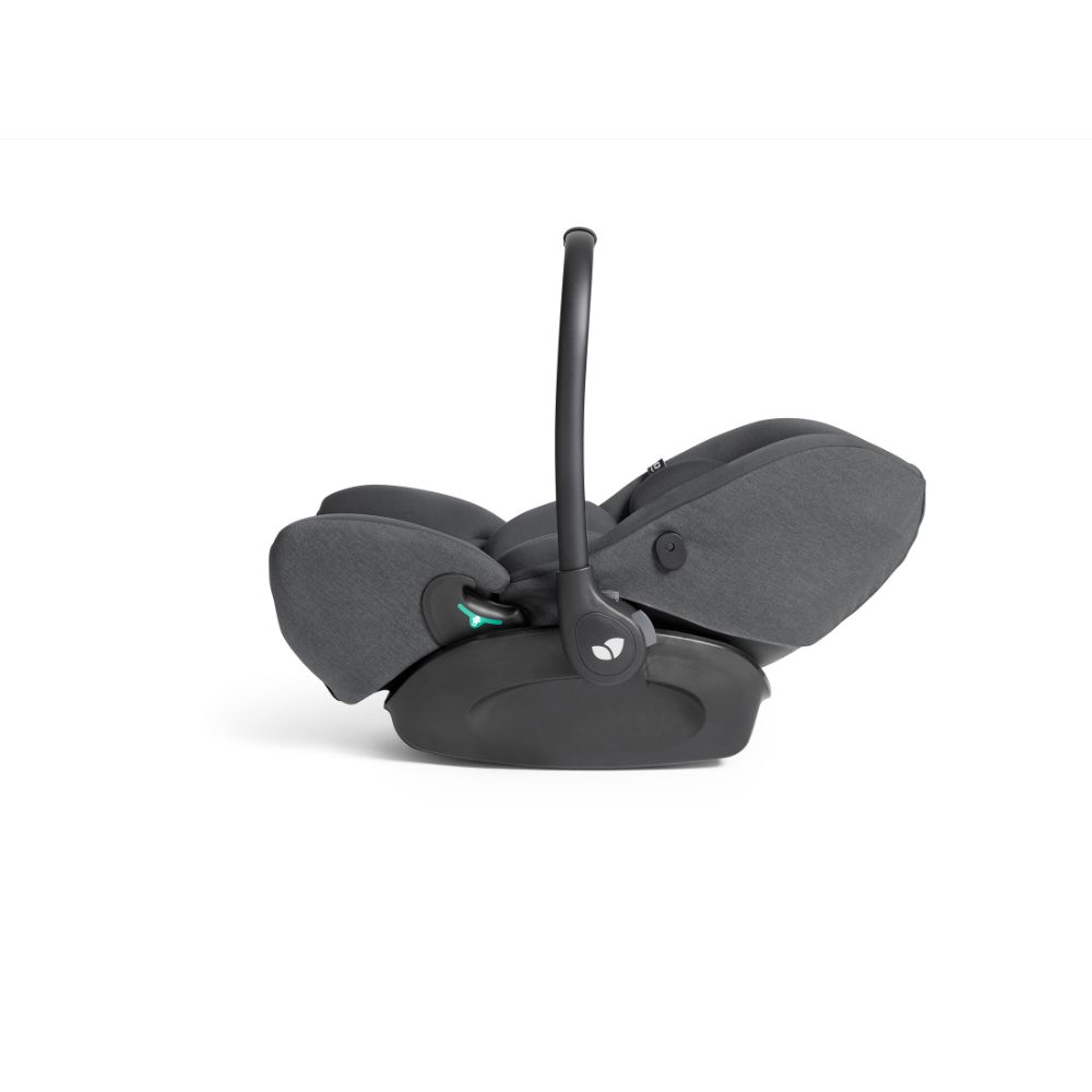 Scoica auto pentru copii Joie i-Level Pro Signature Ebony i-Size, inclinabila, 40-87 cm, certificata R129 , tetiera ajustabla, husa detasabila, greutate suportata 13 kg