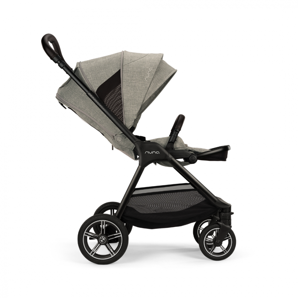 Carucior pentru copii Nuna x BMW TRIV next Gri Graphene ultracompact, spatar reglabil, sezut reversibil, suspensii, maner parental si suport pentru picioare reglabile, husa de ploaie