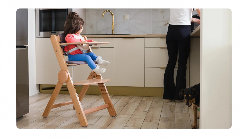 Scaun de masa pentru copii multifunctional Kidnort Drommer Brown, pliabil, din lemn, transformabil, cu sezut reglabil pe 11 nivele de inaltime, picioare antiderapante, cu pernuta inclusa, capacitate maxim admisa 75 kg - 1 | YEO