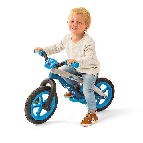 Bicicleta de echilibru Chillafish BMXie 02 Blue cu suport pentru picioare si frana integrata